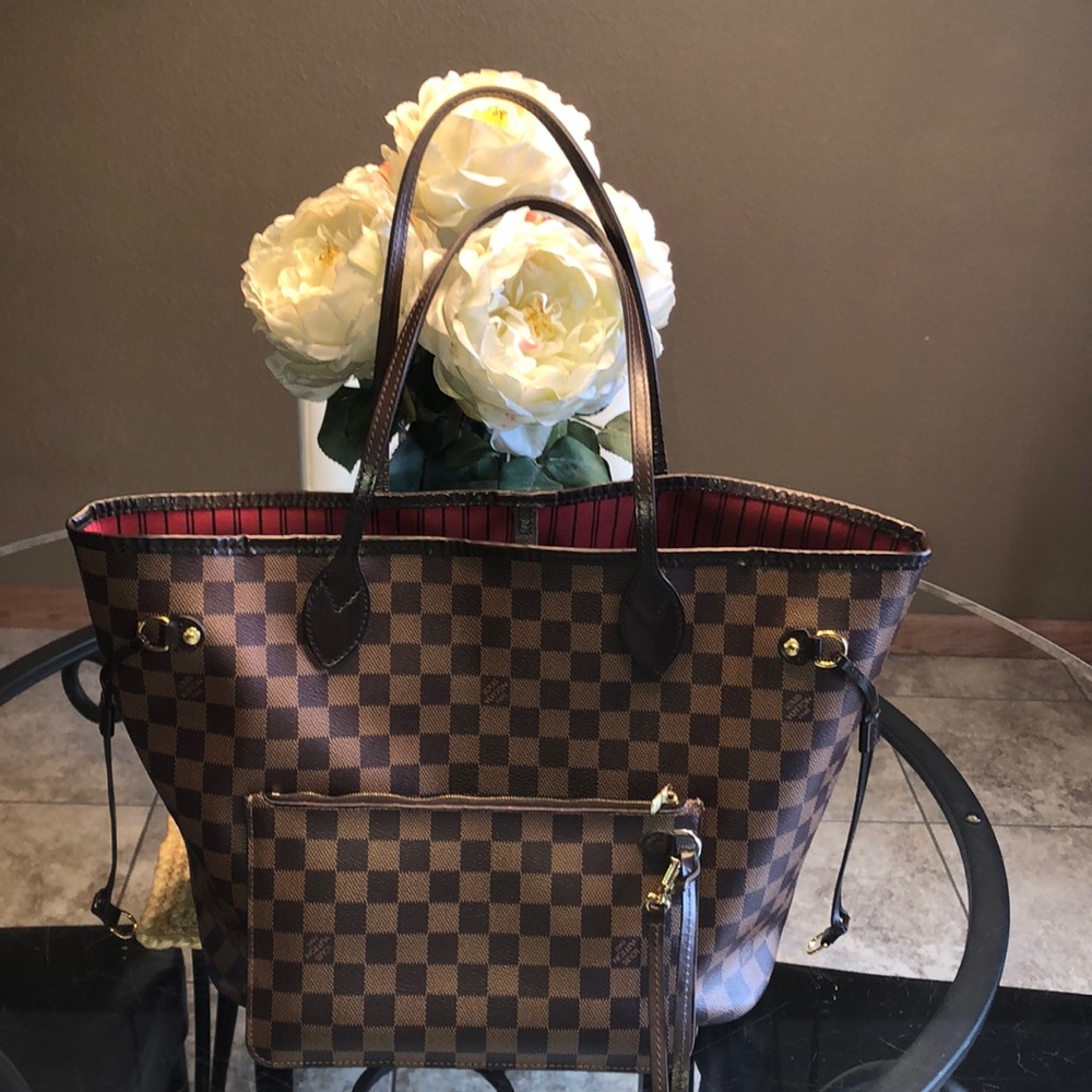 Louis Vuitton Neverfull MM w/pouch!